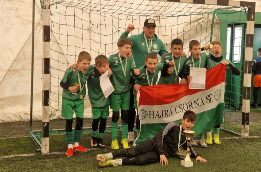 Csornai SE U11 veretlenül hódította el a kupát Ajkán