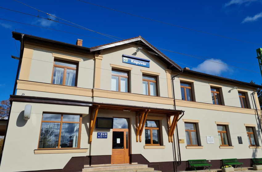 Magasperon épül a kapuvári vasútállomáson