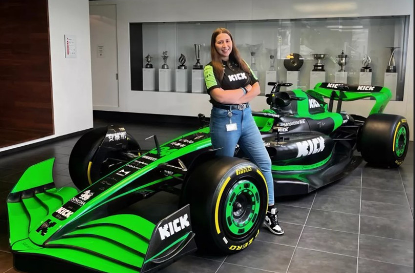 Forma–1-es csapatnál gyakornok a győri egyetem járműmérnök-hallgatója 