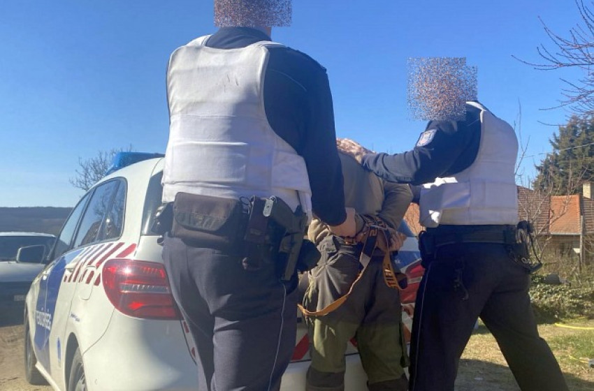 Téti rendőrök engedély nélküli fegyverekkel fogtak el egy férfit