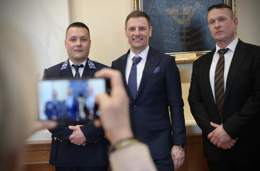 A Téti Rendőrőrs beosztottja is megkapta a Victima Protector díjat
