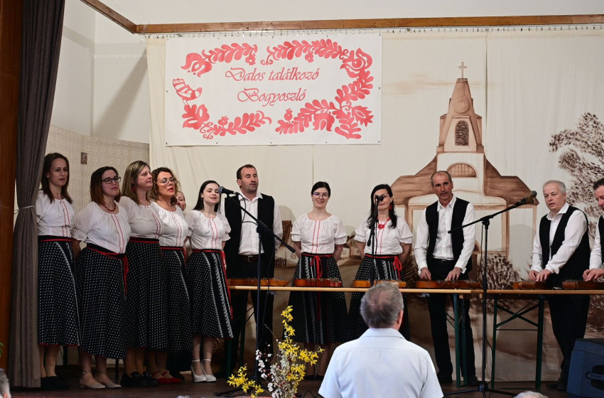 Dalostalálkozó Bogyoszlón 