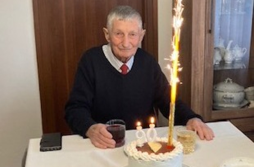 Csorna Város Önkormányzata ünnepélyesen felköszöntötte Varga Gyulát 90. születésnapján