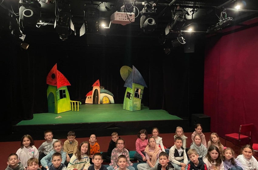 Kapuvári diákok kulturális élménye a győri Vaskakas Bábszínházban