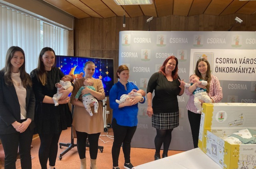 Ajándék a csornai babáknak