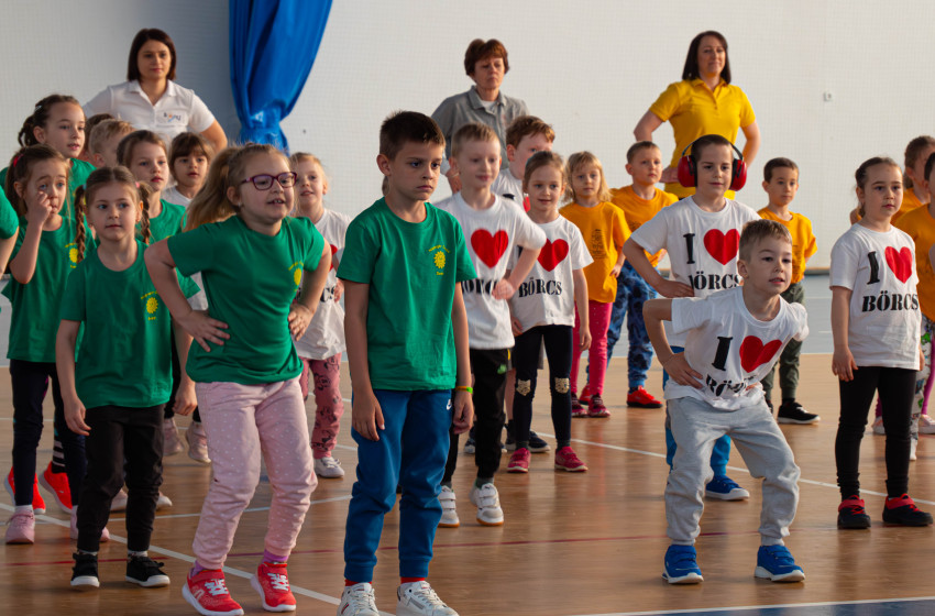 Tizenkettedik alkalommal rendezték meg az Ovi Olimpiát Ikrényben