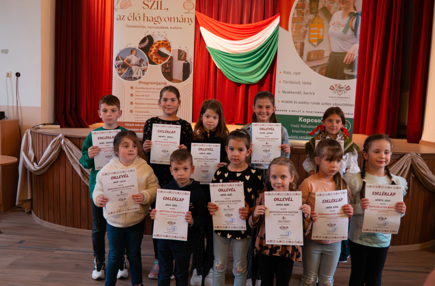 Népviseletek Napja Szilban – Hagyományok életre keltése