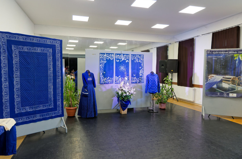 Kékre festett világ: fiatal kékfestő mutatkozott be Csornán