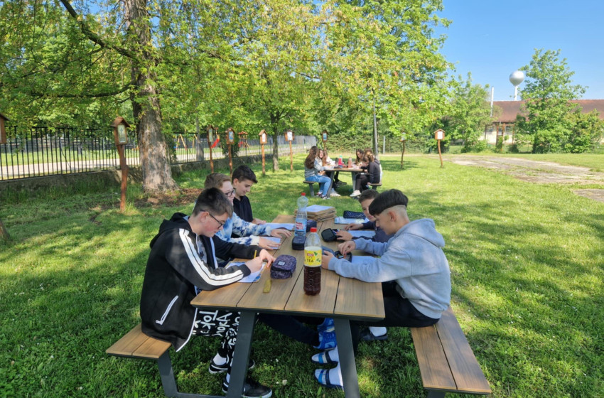 Közösségi összefogással szépült meg a szanyi iskolaudvar