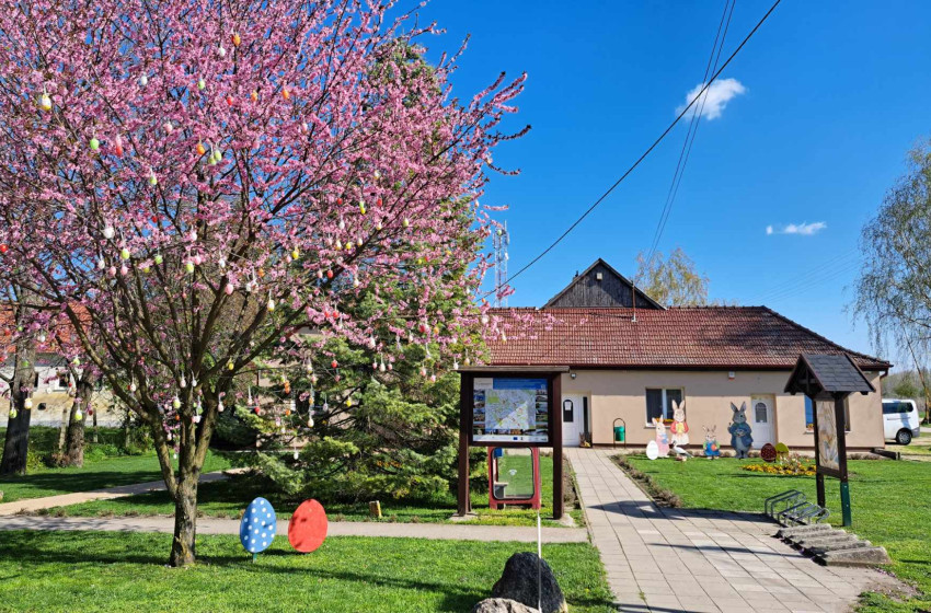 Zsinórfonalas horgolás kiállítás nyílik Ikrényben