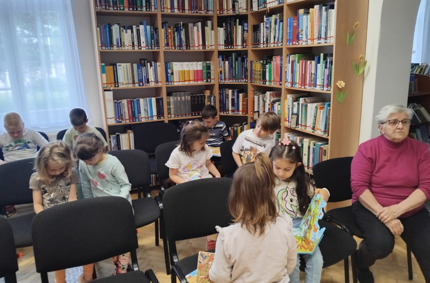 Mesés délelőtt Kapuváron – Óvodások a Városi Könyvtárban