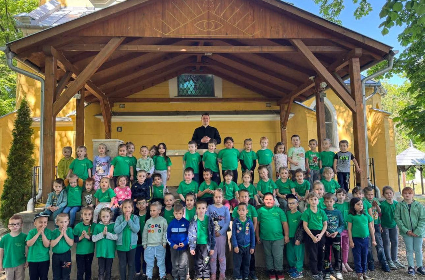 Szanyi óvodások ünnepi útja a Szent Anna Kápolnához