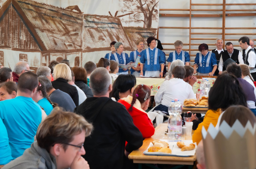 Kapuváron ismét életre kelt a Zsongás – több mint 150 fogyatékkal élő vett részt a megyei rendezvényen