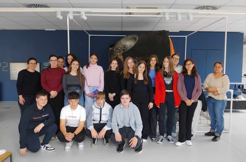 Kapuvári iskolások tanulmányi kirándulása az űr és honvédelem világába