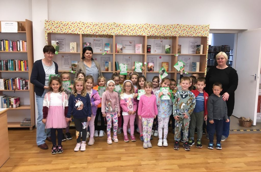 Mesés délelőtt a kapuvári könyvtárban – óvodások vendégségben