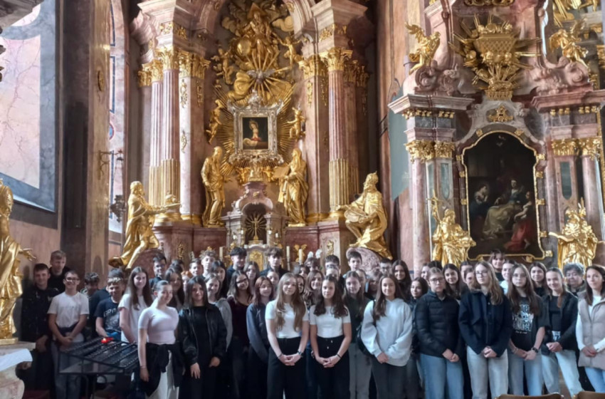 Egy nap a hit, a történelem és az összetartozás jegyében – A Páli Szent Vince Iskola diákjai Győrben