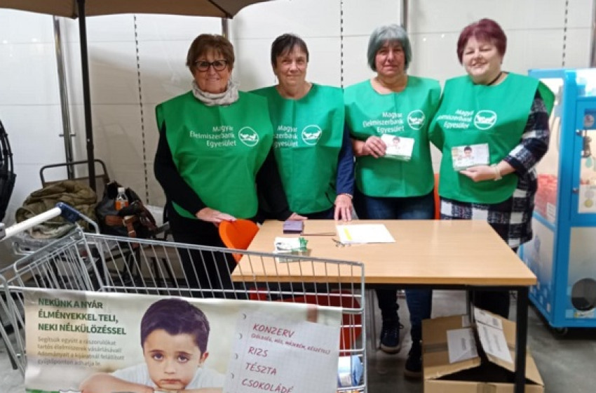 Élelmiszert gyűjtöttek a győrsövényházi vöröskeresztesek
