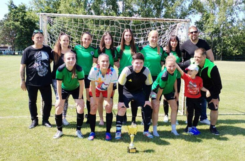 Győzelemmel zárta a szezont a második helyen végző Rábapatona női csapata