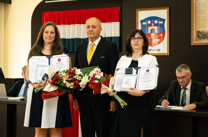 Kiemelkedő teljesítményükért pedagógusokat tüntettek ki Kapuváron