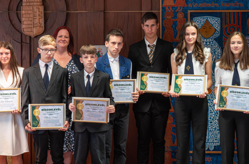 Csorna legkiválóbb diákjai vehették át az Érdemes Diák címet 