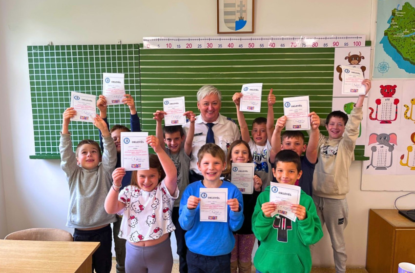 Közlekedésre nevelés a Rábaközben: tanévzáró a rendőrséggel