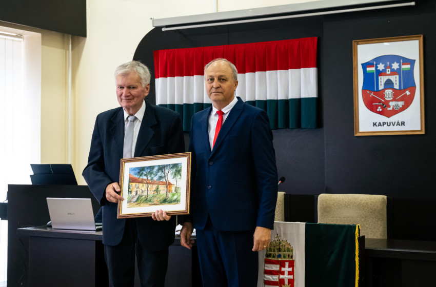 Stafétaátadás a Kapuvári Városházán – Búcsú Borsodi Tamás jegyző úrtól