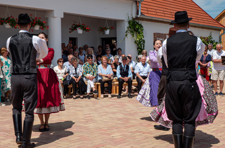 Falufa-avatás Acsalagon – Összeköti a múltat és a jelent - videó