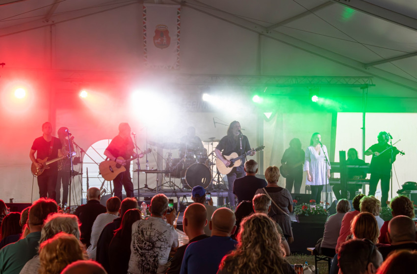 Kormorán koncert Acsalagon, interjú Koltay Gergellyel - videó