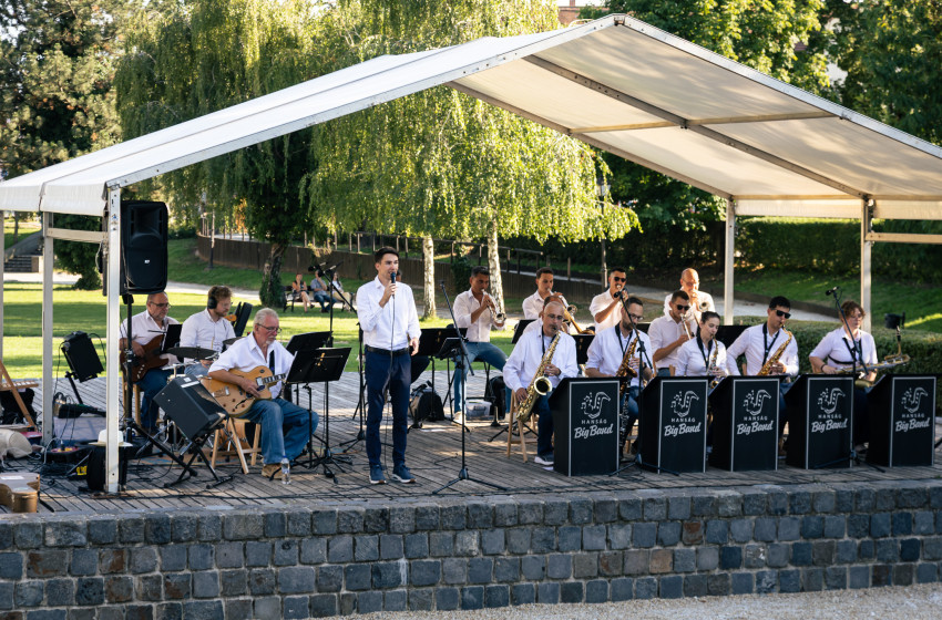 A Hanság Big Band örökzöld dallamai újra elbűvölték a közönséget