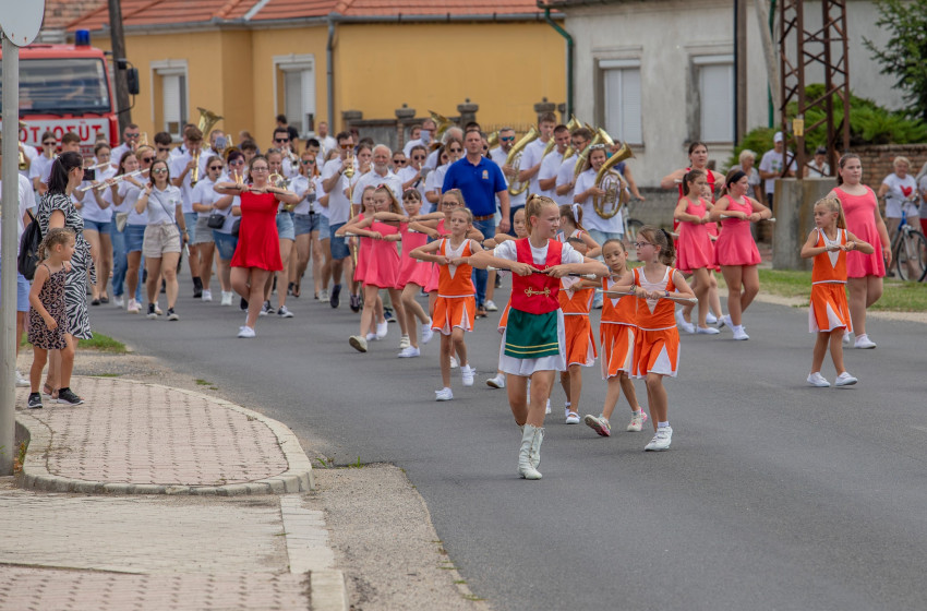 Városnap Tét 2025 – Brandnyúl, Polgár Peti, DR BRS és sok más program a sportpályán