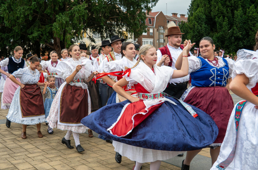Apáink tánca és néptánc ünnepe Kapuváron - videó