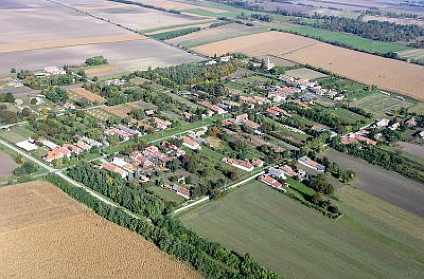 Ünnepélyes kéziratátadás Maglócán