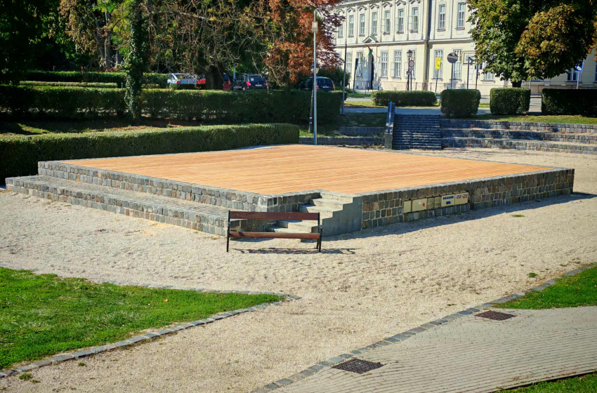 Megújult a várárok szabadtéri színpada Kapuváron
