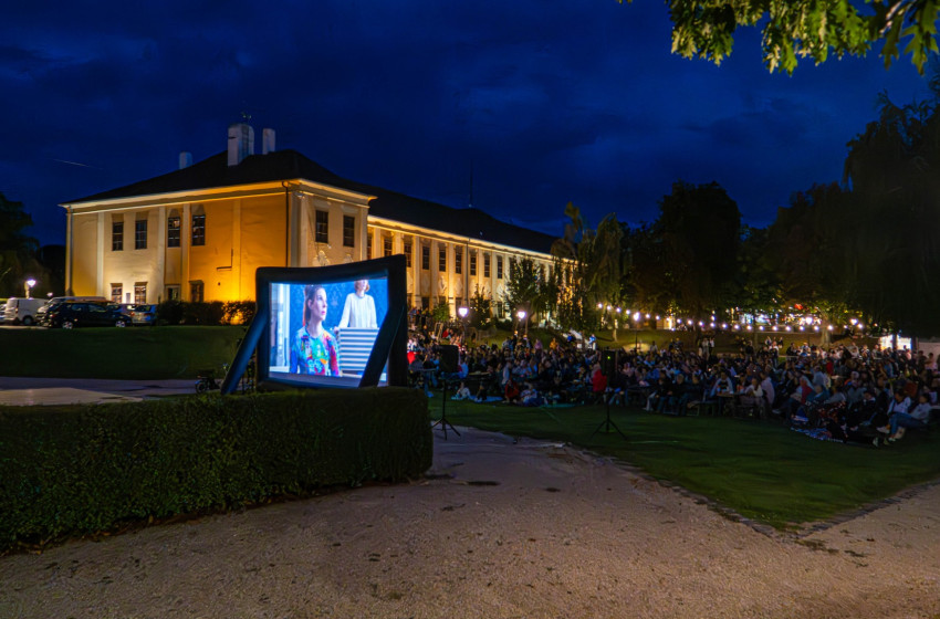 Várkert Mozi Kapuváron