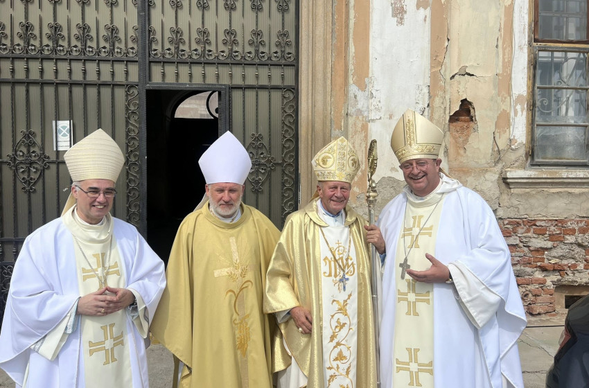 Apátbenedikálás Jászón - a Csornai Premontrei Apátság is részt vett