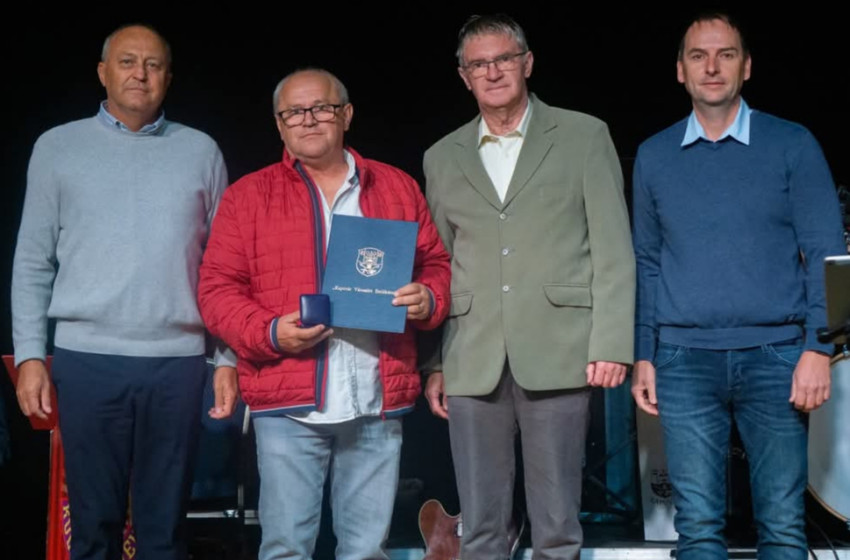 Kapuvár Város Emlékéremmel tüntették ki Kóbor Csabát