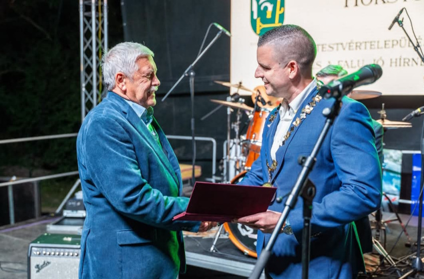 Királyrév díszpolgárává avatták Hokstok Imrét