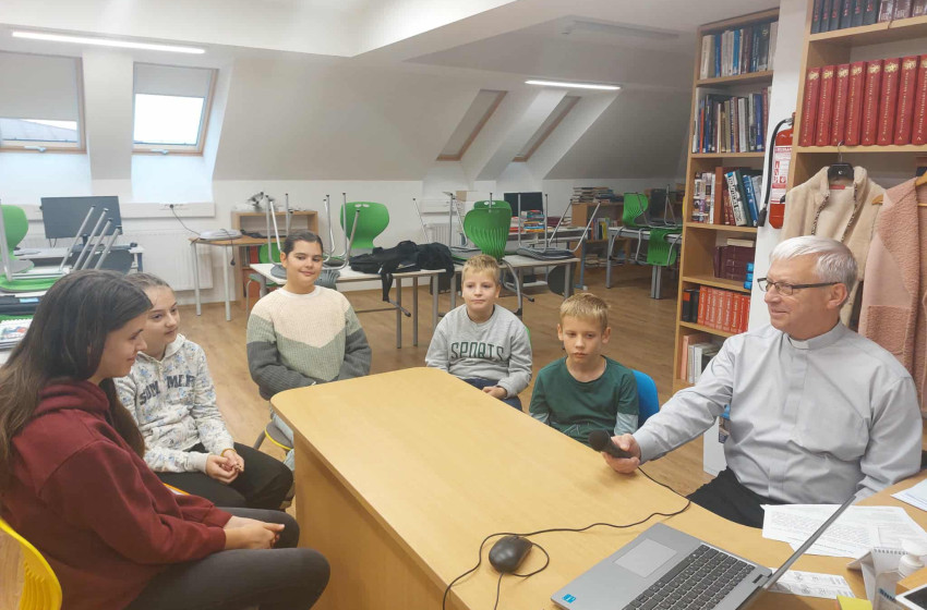 Egymillió gyermek imádkozik – a csornai Rákóczi-iskola is csatlakozott a világméretű kezdeményezéshez