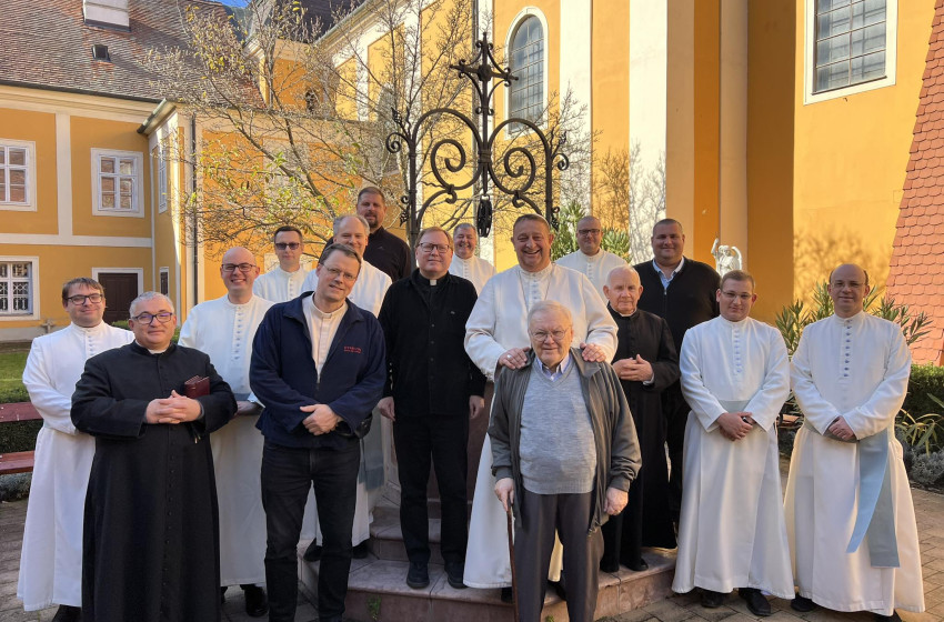 Lelki megújulás a Csornai Premontrei Apátságban – éves konventlelkigyakorlat Andrásfalvy János szalézi atyával