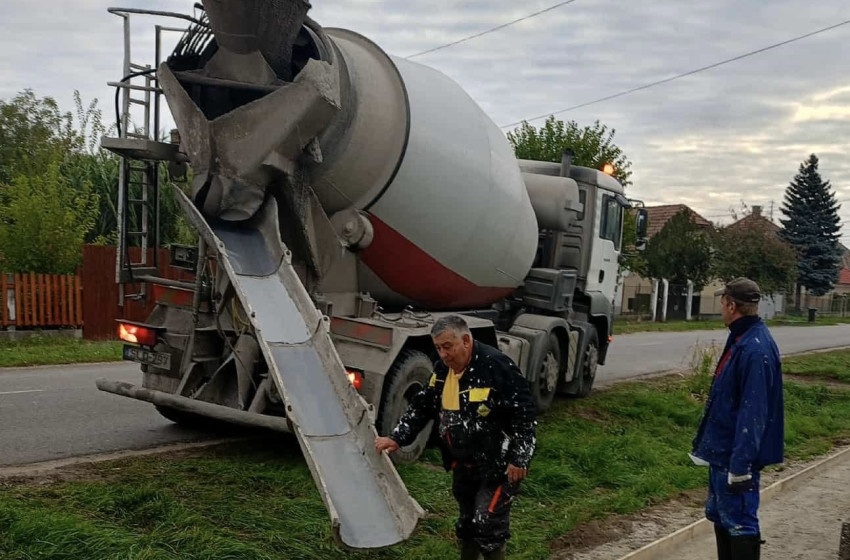 Bezin újabb járdaszakasz készült el közösségi összefogással