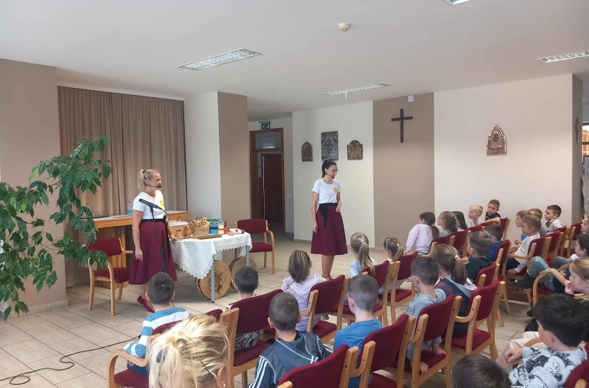 Rendhagyó énekóra a II. Rákóczi Ferenc Római Katolikus Óvoda és Általános Iskolában