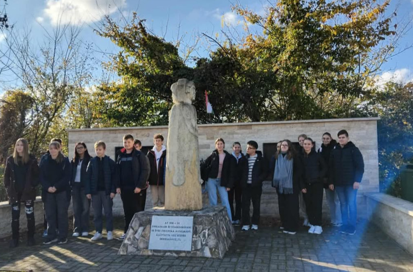 A Páli Szent Vince Katolikus Iskolaközpont történelem szakkörös diákjai és tanáraik emléktúrán vettek részt