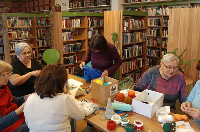 Kreatív délelőtt a Horgoló Klubban a Csorna Városi Könyvtárban