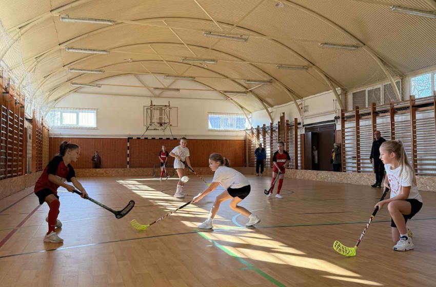 Sikeresen szerepeltek a Mihályi Általános Iskola csapatai a Floorball Diákolimpia vármegyei döntőin