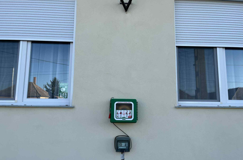 Új defibrillátor segíti a biztonságot Bogyoszlón