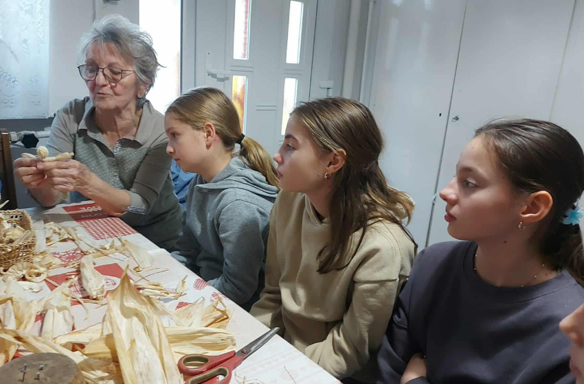 Rábatamási diákok kézműves foglalkozáson Osliban