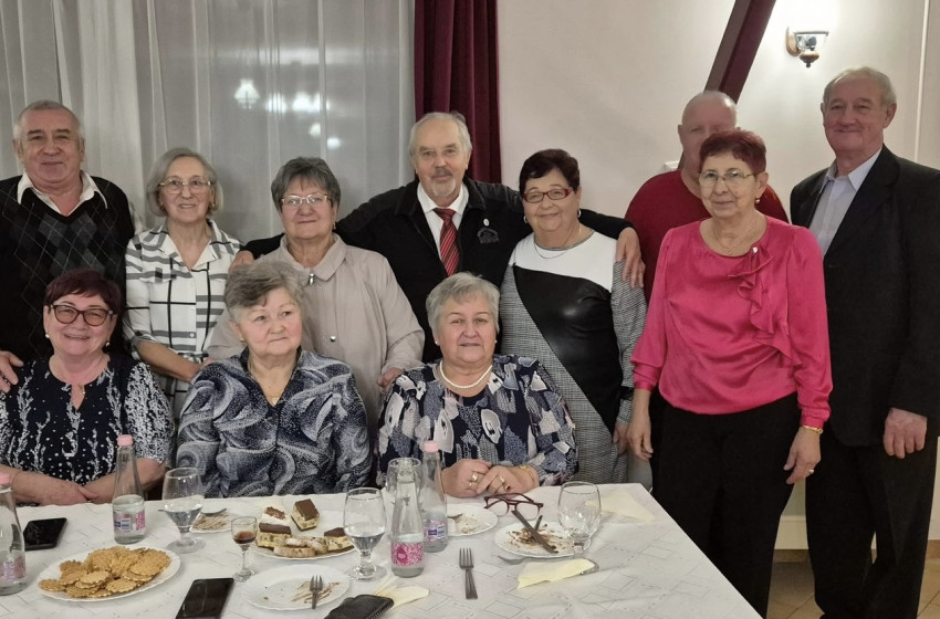 Hat évtized emlékei elevenedtek meg Rábapordányban – különleges osztályközösség találkozott újra