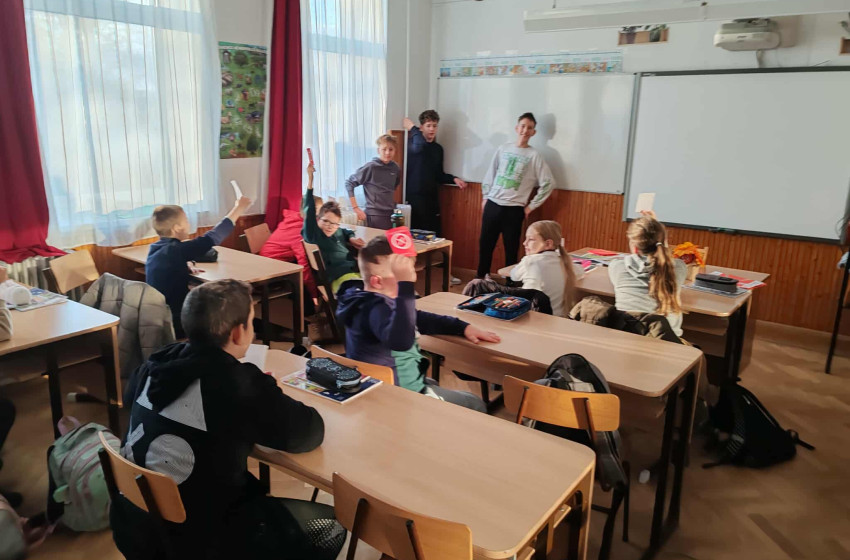 A 7. osztály folytatta bántalmazás elleni kampányát az alsó tagozatban