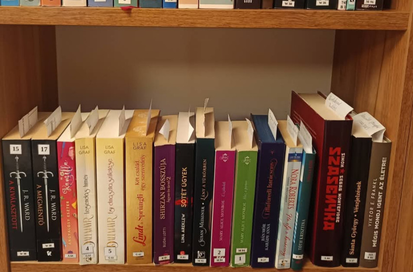 Megtelt a félretételes polc a Városi Könyvtárban – várják az előjegyzett könyvek gazdáikat