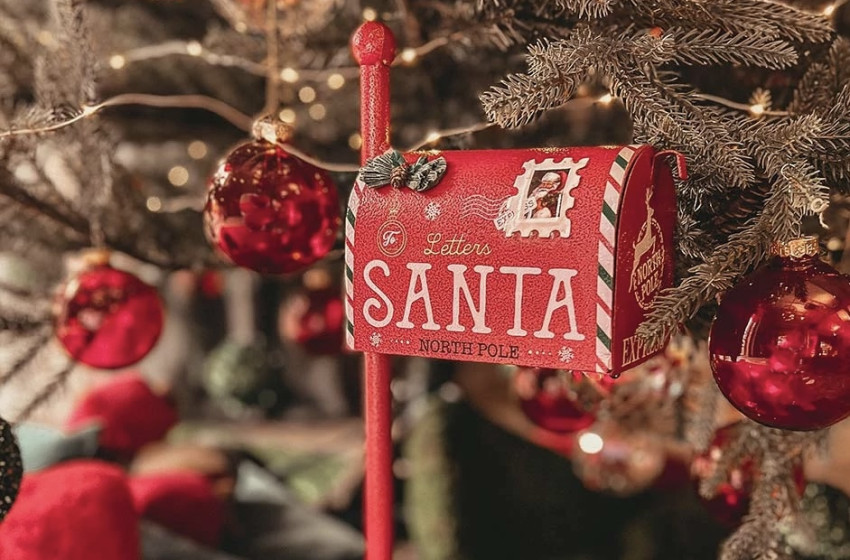 Mikulás-postaláda került ki Páliban a Polgármesteri Hivatal elé